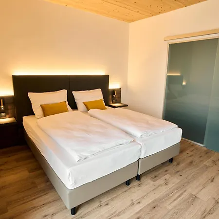 Kapelle Hotel *